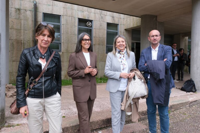 El ‘divorcio’ del PSOE de Santiago llega al juzgado con la petición de los expulsados de frenar su salida