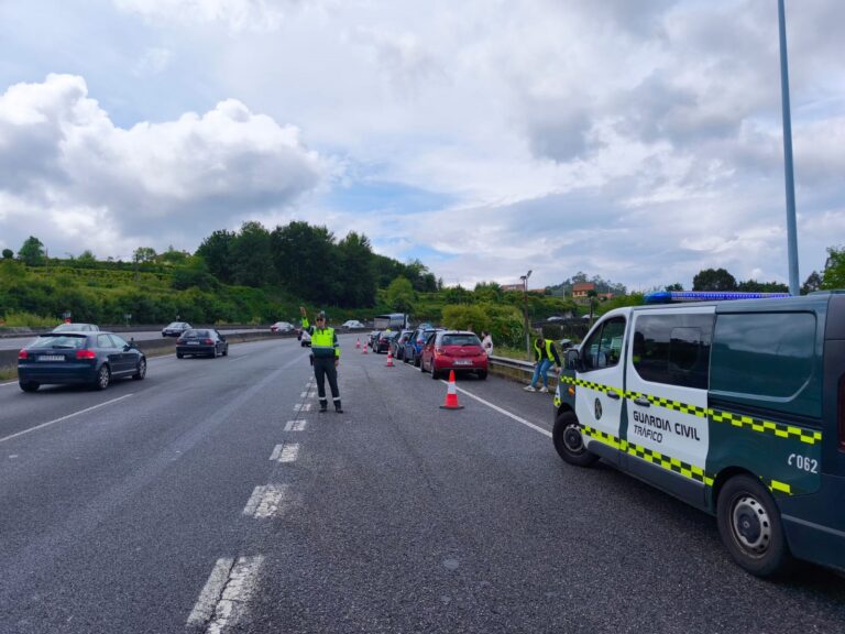 La A-55 (Vigo-Tui) registra dos colisiones múltiples en Mos (Pontevedra) y una de ellas se salda con tres heridos leves