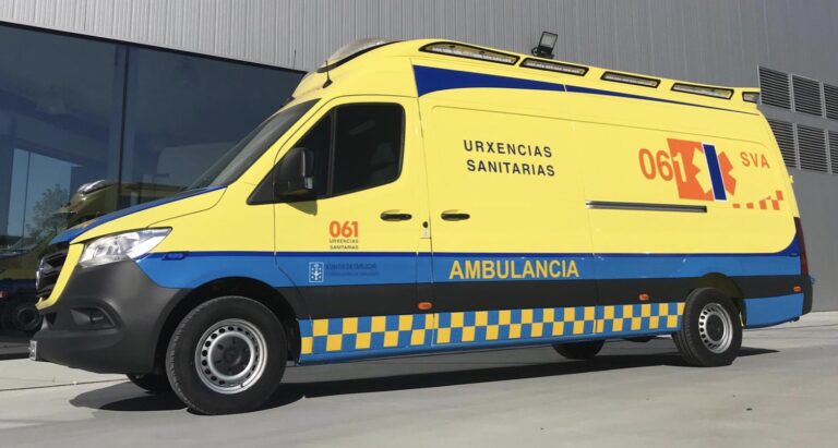 Trasladado un trabajador tras caer por un barranco con su camión en San Cibrao das Viñas (Ourense)