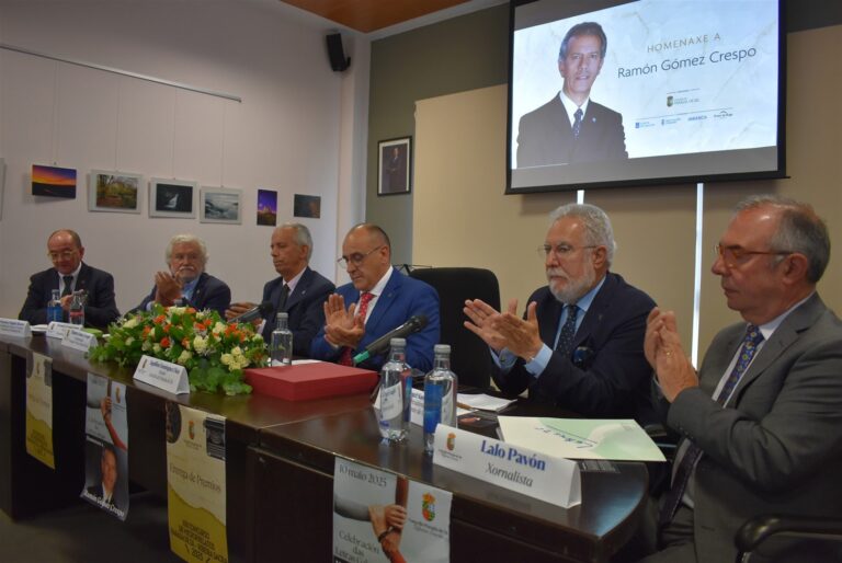 El presidente del Parlamento elogia la labor social de Ramón Gómez Crespo al frente de Proxecto Home