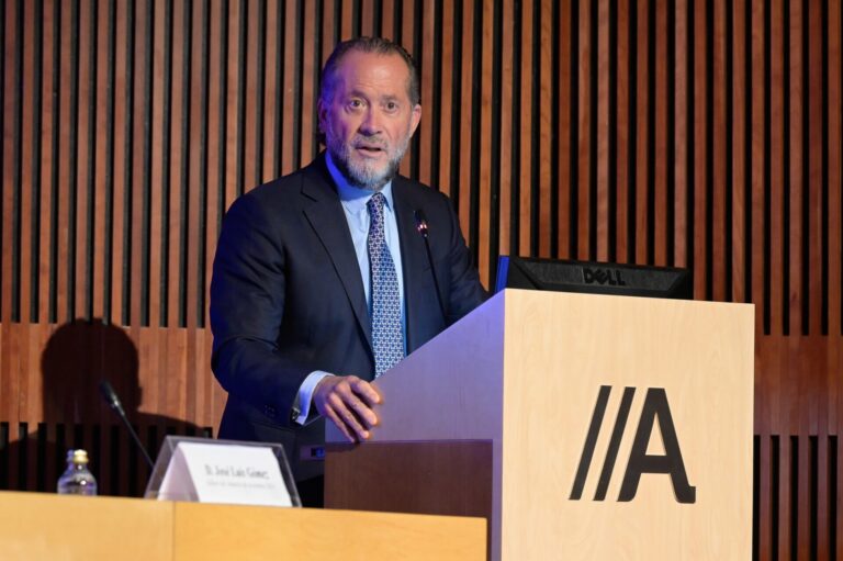 Escotet (Abanca), sobre una posible fusión con Sabadell y Unicaja: «Claramente es un rotundamente no»