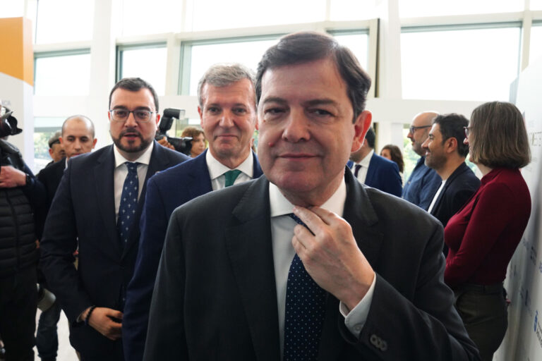 Barbón (PSOE) ve «muy fuerte» la difusión de los mensajes de Sánchez y dice que va contra su derecho a la privacidad