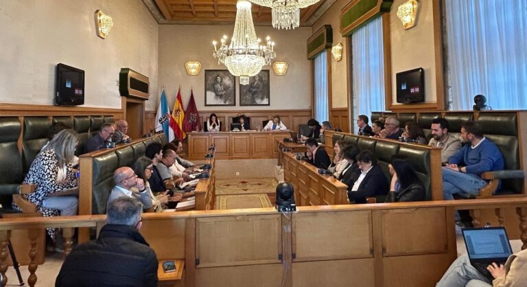 Turismo.- El Ayuntamiento de Santiago aprueba la ordenanza fiscal que regula la tasa turística con la abstención del PP