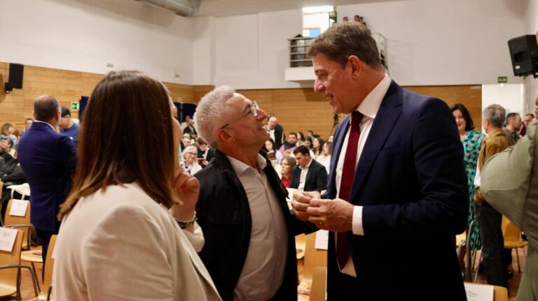 LestrasGalegas.- Besteiro denuncia la «falta de voluntad política» del PPdeG y de la Xunta para «defender» el gallego