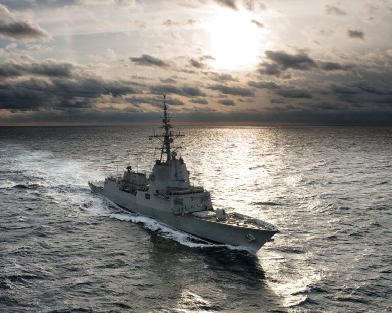 La fragata española ‘Álvaro de Bazán’ monitoriza a tres buques rusos que transitaban por el mar de Alborán