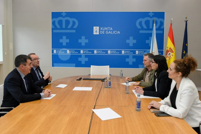 Román Rodríguez evalúa con los centros de investigación interuniversitarios distintas líneas de la Xunta