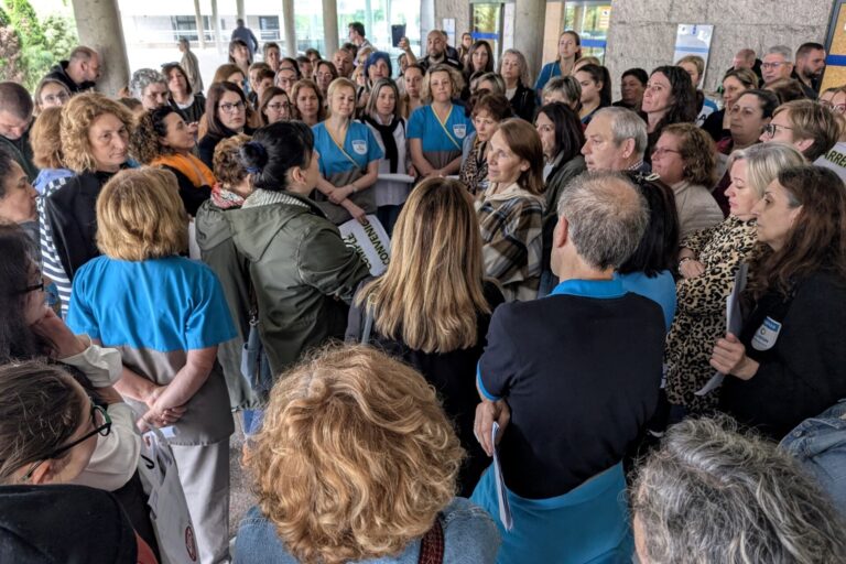 El personal de limpieza del CHUS se moviliza en Santiago contra los «constantes incumplimientos» de convenio