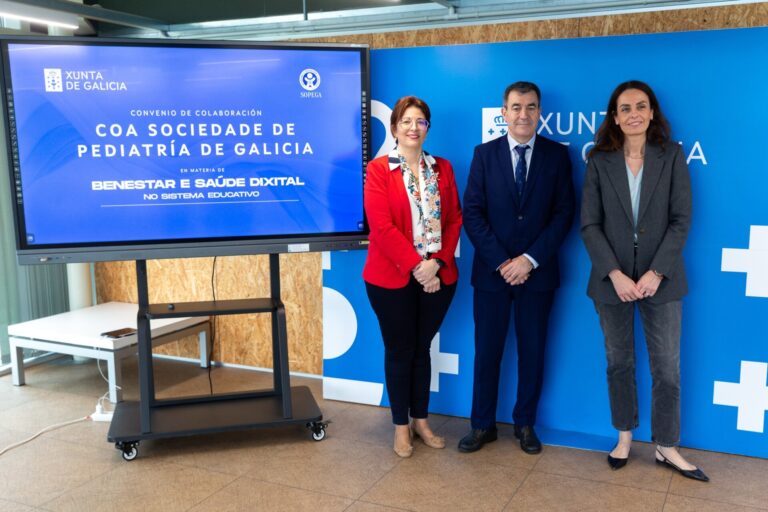 Digital.- La Sociedade de Pediatría formará a docentes para potenciar la educación digital sobre el uso de dispositivos