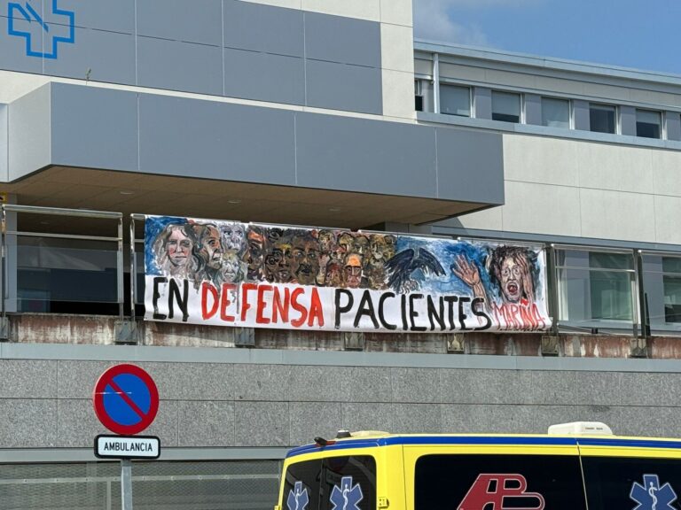 El Hospital de A Mariña retira, una hora después de colgarse, la pancarta que denunciaba el «deterioro» del servicio