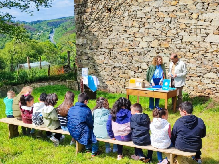 Un ejemplar de la primera edición de ‘Alba de Gloria’ de Castelao viajará a la Unesco para pedir medidas por el gallego