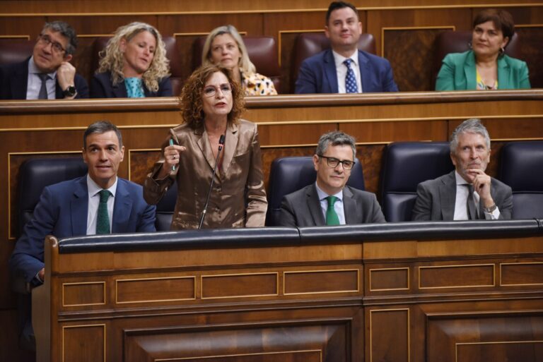 El Gobierno «va a cumplir con los pacientes de ELA» pero descarga en las CCAA la responsabilidad de la asistencia