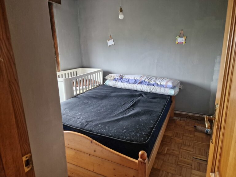 Arremeten contra una periodista en el tercer intento de desalojo de una casa ocupada en Vigo