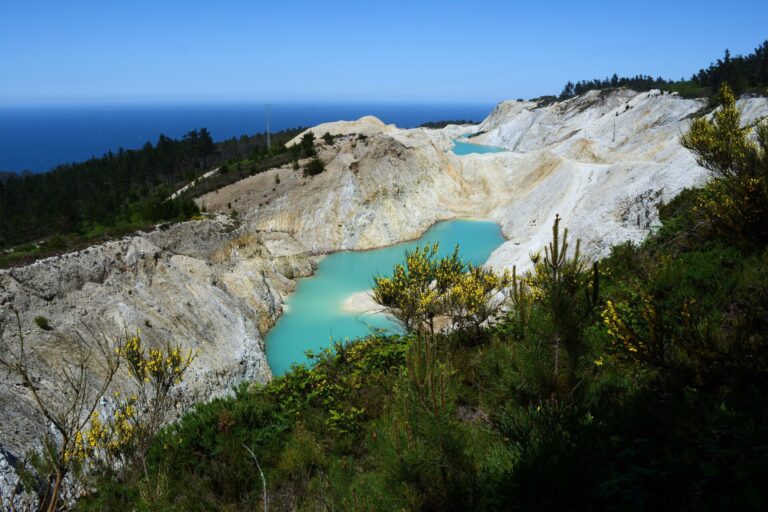 La Xunta inicia el proceso para restaurar la mina de Monte Neme, en los ayuntamientos de Carballo y Malpica (A Coruña)