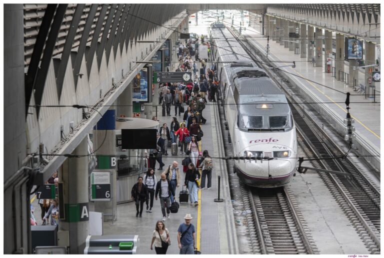 Turismo.- El tráfico ferroviario retrocedió un 2,18% hasta abril en España, aunque crece en las conexiones con Galicia