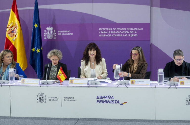 Gobierno y CCAA aprueban repartir los 142,5 millones del Plan Corresponsables, con críticas al «recorte» de Igualdad