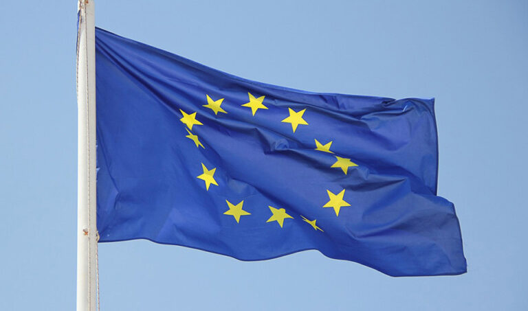 España plantea una oficialidad parcial del catalán, euskera y gallego en 2027 para convencer a la UE