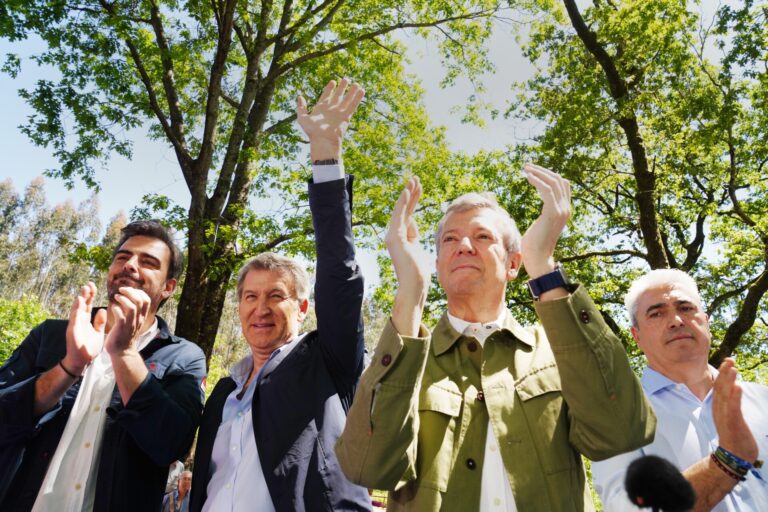 AMPl.- Feijóo promete un equipo «con todos» y presenta al PP del «rearme moral»: «Daré un gobierno decente a España»
