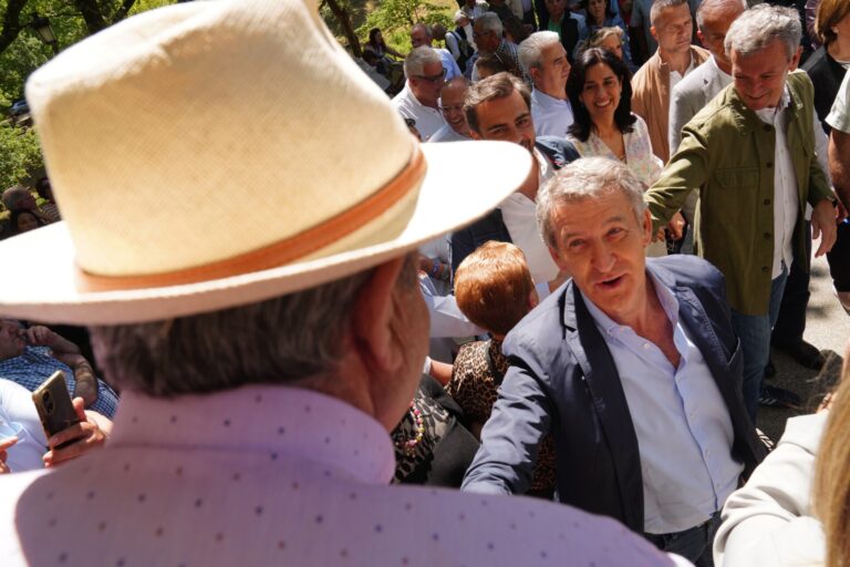 (Crónica) Feijóo vuelve a su kilómetro cero para «ilusionar» antes del congreso y «no gobernar por desgaste del PSOE»