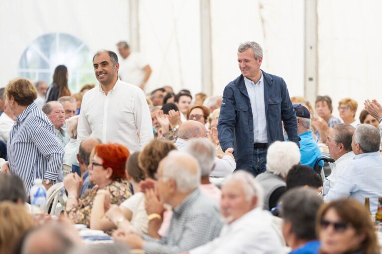 Rueda se compromete a seguir gobernando con ‘sentidiño’ frente a los «espectáculos» del PSdeG y el «no a todo» del BNG