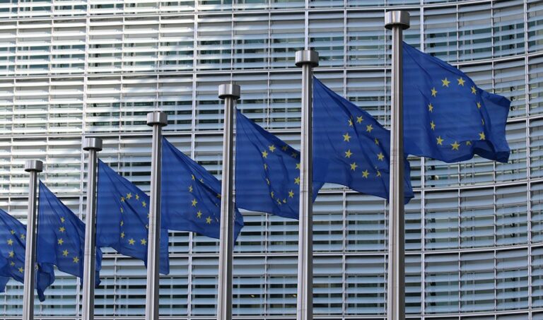 España busca este martes superar las reservas de sus socios europeos para desbloquear la oficialidad del gallego