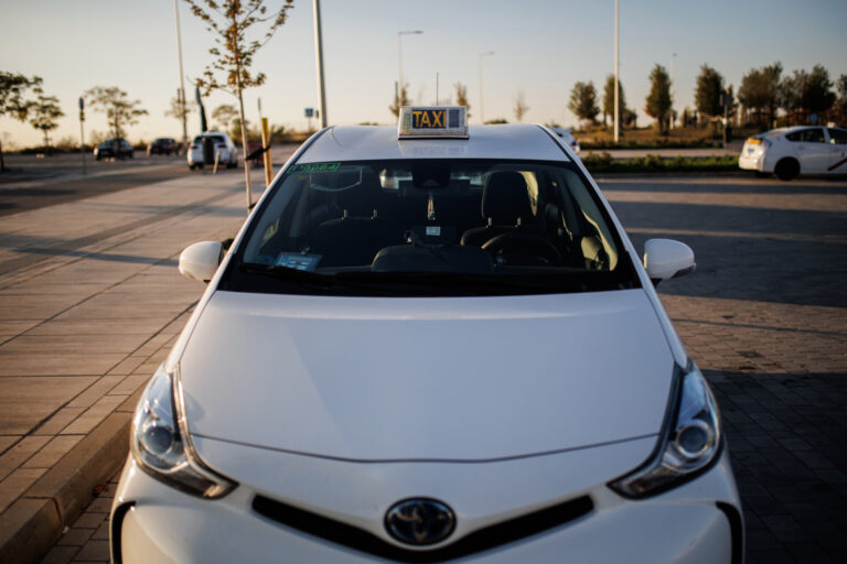 Consello.-Ayudas de la Xunta para taxistas: 240 euros por póliza de seguro y 2.000 para contratar segundos conductores