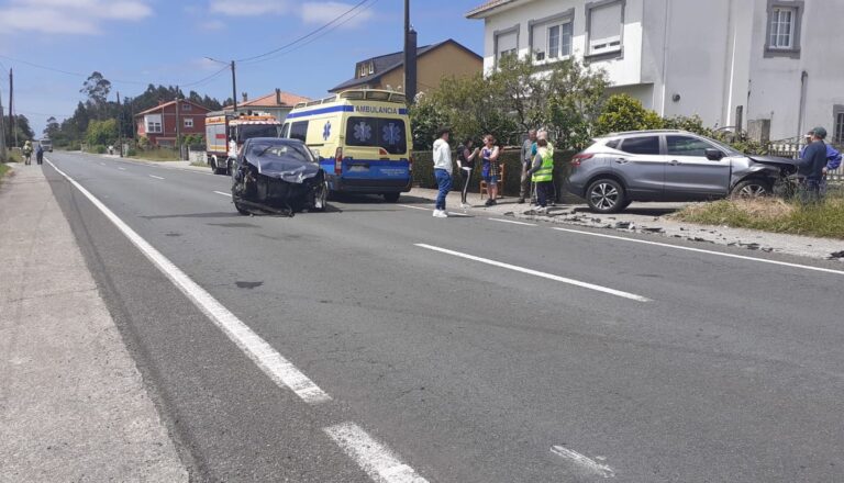 Tres personas resultan heridas en un accidente con dos coches implicados en Vimianzo (A Coruña)