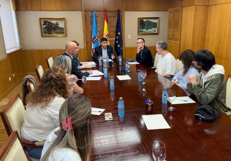 El Gobierno se compromete ante cooperativistas de Xuxán a garantizar el «cáracter social» de las viviendas