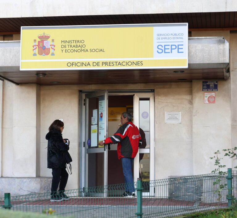 Paro.- AV.- El paro baja en 3.904 personas en Galicia en mayo, un 3,4%, segundo mayor descenso entre comunidades