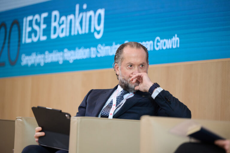 Escotet (Abanca) pide «eficientar» la regulación bancaria y ajustar el impulso de la sostenibilidad