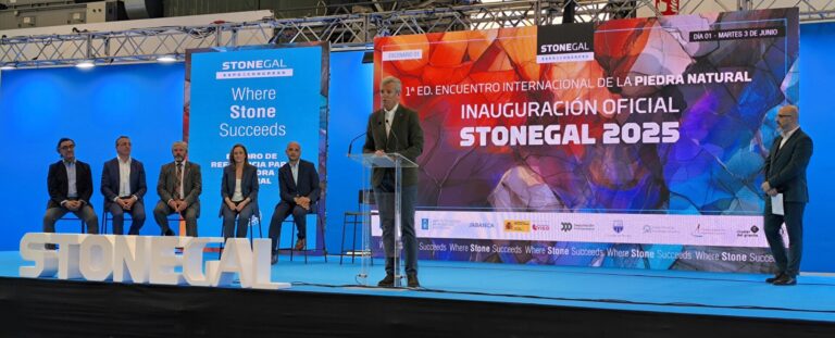Rueda reivindica el potencial de la «minería sostenible» en Galicia y pone en valor el sector de la piedra natural