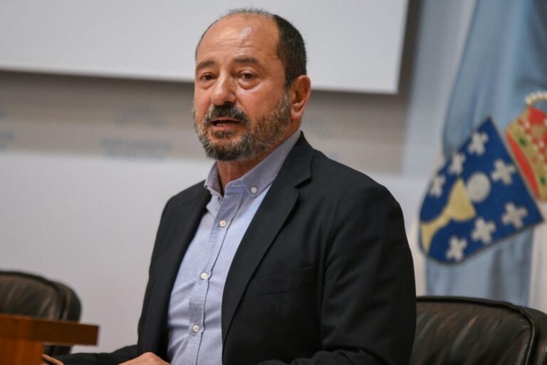 La Xunta rechaza la «justicia estalinista de dar de baja en bloque» pisos y ofrece colaboración a Santiago