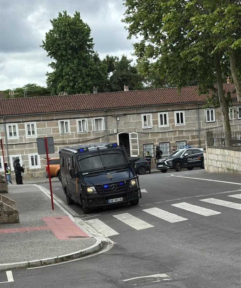 La Policía Nacional lleva a cabo un operativo contra el tráfico de drogas en el barrio de Covadonga, en Ourense