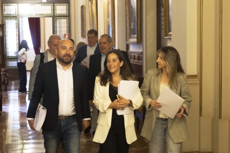 El Ayuntamiento de A Coruña aprueba la regulación de las VUT y la tasa turística
