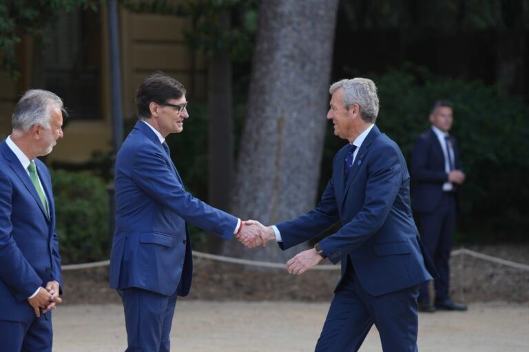 Conferencia.- Rueda arranca su discurso en gallego y pide, en la línea del resto de presidentes del PP, elecciones