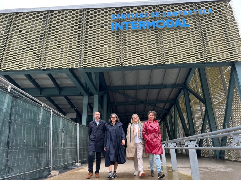 Los exediles del PSOE de Santiago critican «atrasos» en la inauguración de la Intermodal