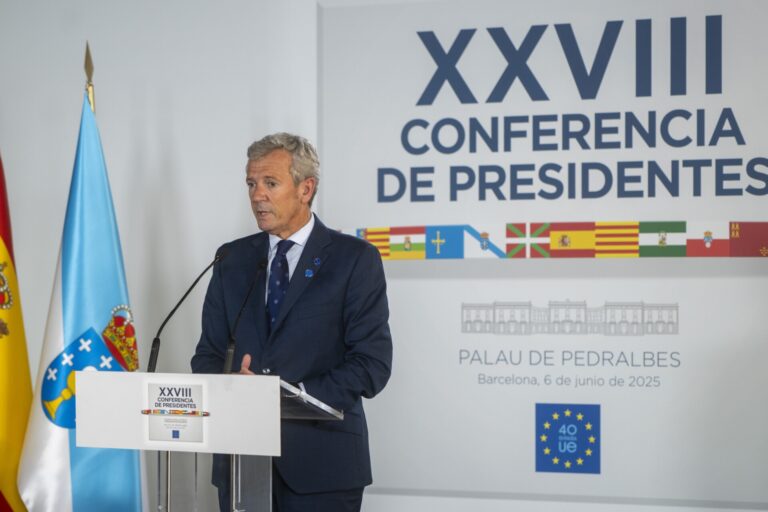 Conferencia.- Rueda defiende intervenir en castellano, aunque destaca que él no se levantó con lenguas cooficiales