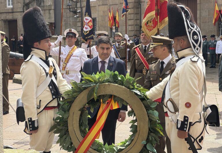 A Coruña celebra el izado solemne de la bandera de España para celebrar el Día de las Fuerzas Armadas