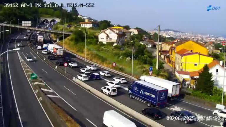 Colas kilométricas en la AP-9 a su paso por Vigo en la mañana de este lunes