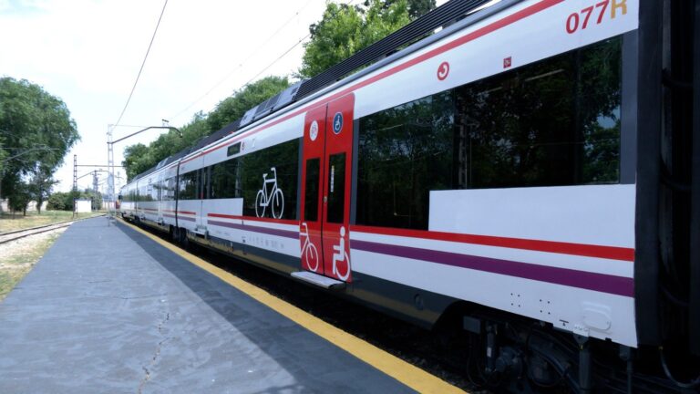 El Gobierno defiende que trabaja en mejorar la conexión por tren con Ferrol y que los transbordos acortarán tiempos