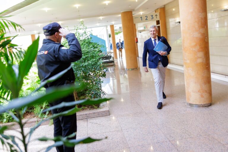 Consello.- Rueda, a favor de «hacer ajustes», al margen de reivindicaciones locales sobre el grado de medicina