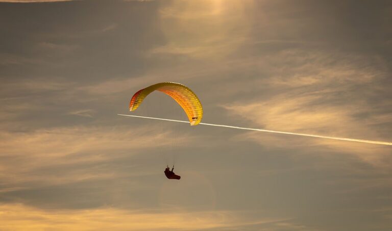 Un hombre sufre la amputación parcial de una mano con la hélice de un parapente en Poio (Pontevedra)