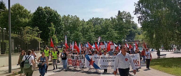 Trabajadoras de residencias claman en Santiago por un convenio «digno»: «Estamos cansadas de ser explotadas»