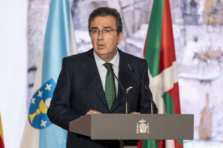 José Arnau dejará la vicepresidencia de Inditex y será sustituido por Roberto Cibeira