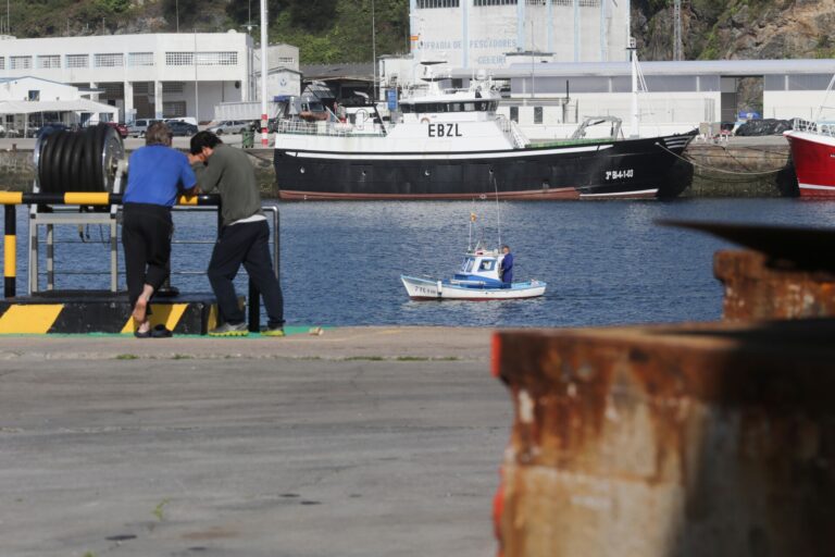 Palangreros gallegos alertan de «desaparición» del sector por el veto al arrastre: «Hoy perdemos todos»
