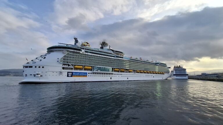 La ciudad de Vigo recibe a casi 13.000 turistas a bordo de dos cruceros que hacen escala simultánea