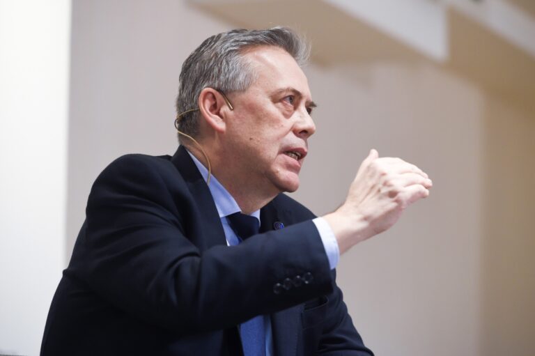Gómez Caamaño «respeta» las concentraciones de SOS Sanidade, pero no comparte «los motivos»