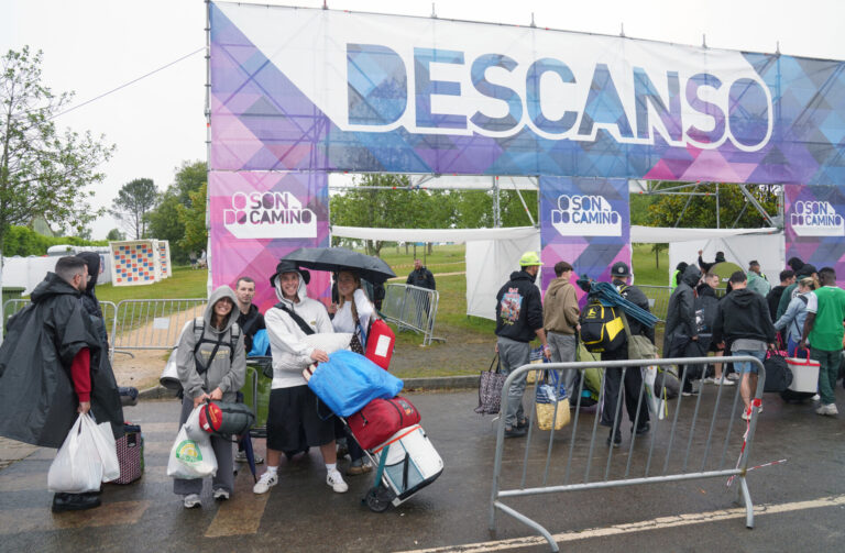 O Son do Camiño hace ‘sold out’ antes de abrir sus puertas pese a la lluvia: «Somos gallegos, estamos acostumbrados»