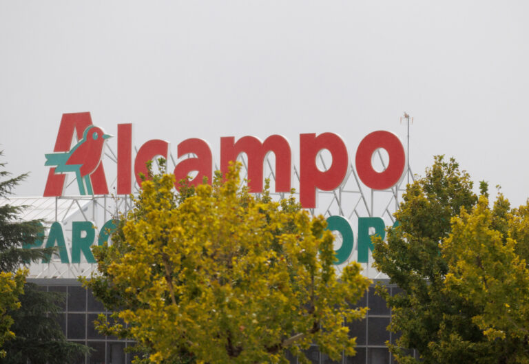 Acuerdo en el ERE de Alcampo: 565 despidos con indemnizaciones de 35 días por año