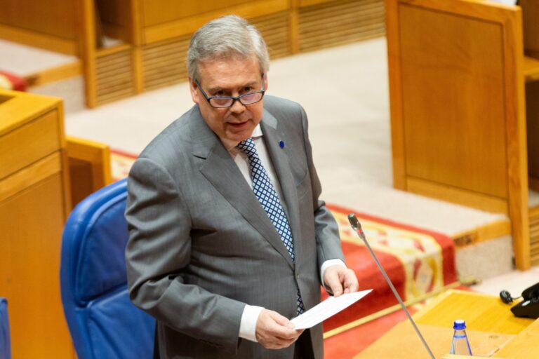 Sanidade llama a «escapar de localismos» con Medicina, porque crear más grados «no soluciona» el déficit de médicos