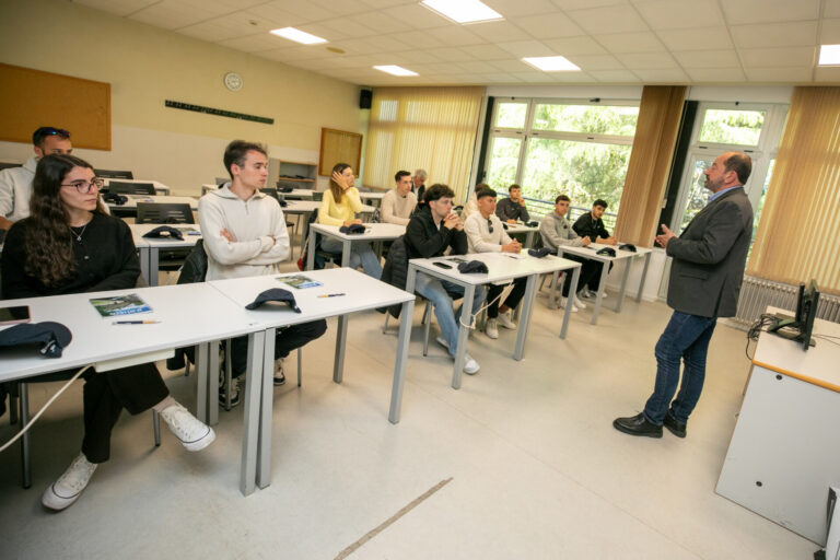La Xunta compromete formación especializada con la Estrategia de Inclusión Educativa y la oposición reclama recursos